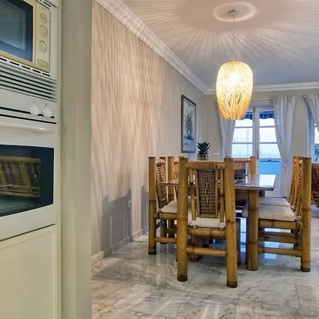 Casa Natalie La Marina شقة *